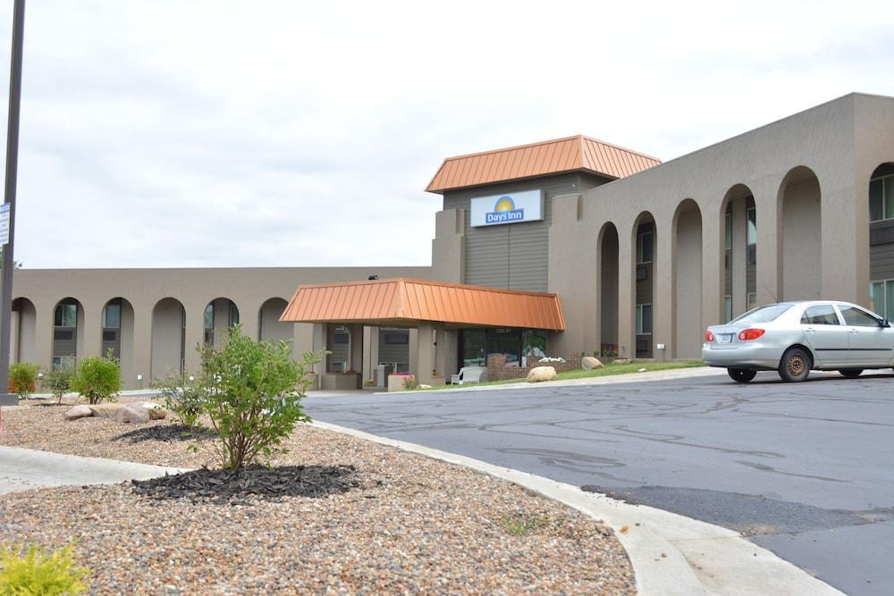 Days Inn By Wyndham West Des Moines Exteriör bild