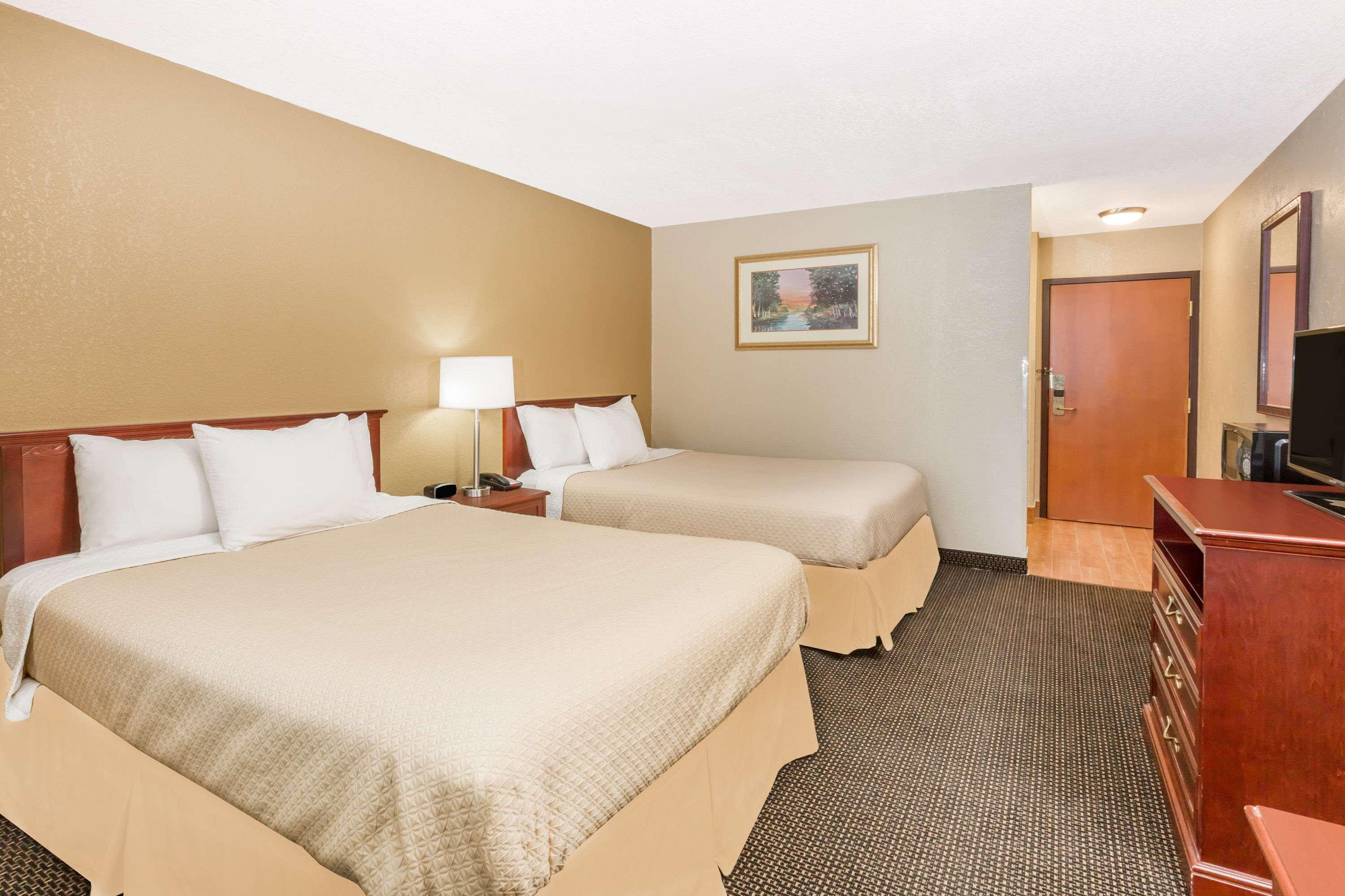 Days Inn By Wyndham West Des Moines Exteriör bild
